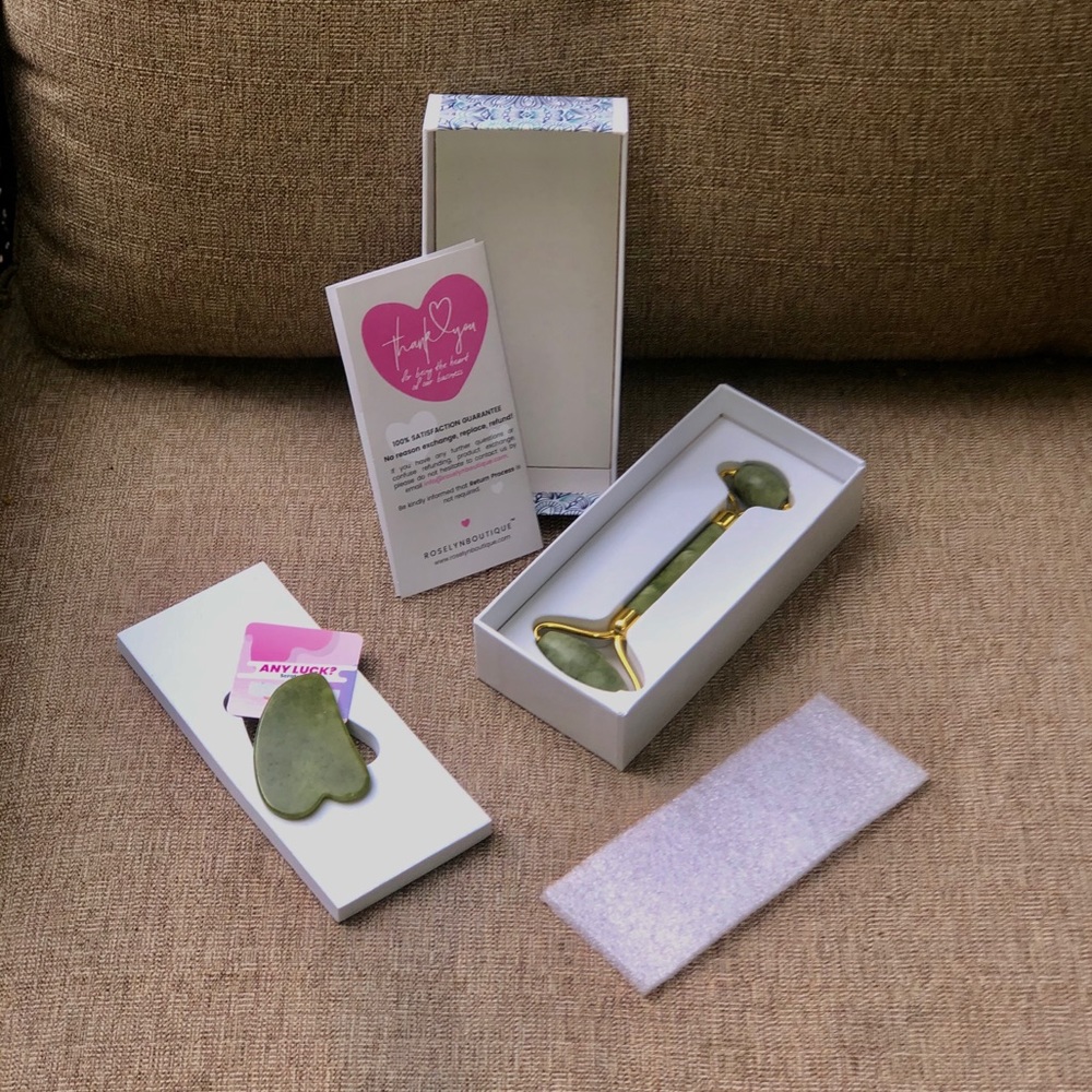 Never-used jade roller and gua sha set🍃